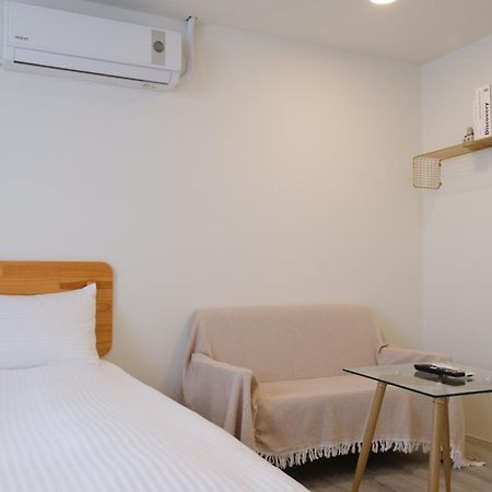 See U Apartment Тайнан Екстериор снимка